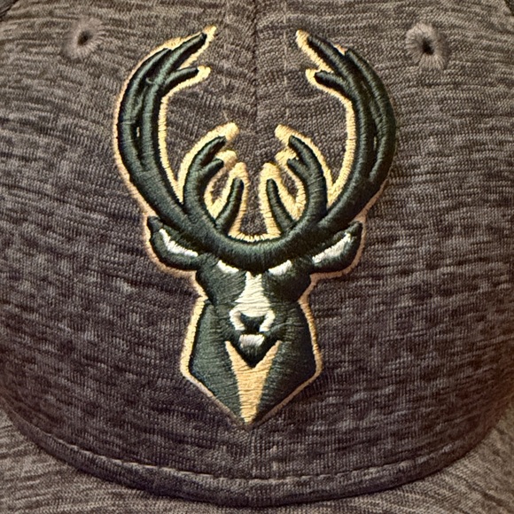 NBA Milwaukee Bucks New Era Dark Gray Cap Bucks Emblem NEW - Picture 8 of 10